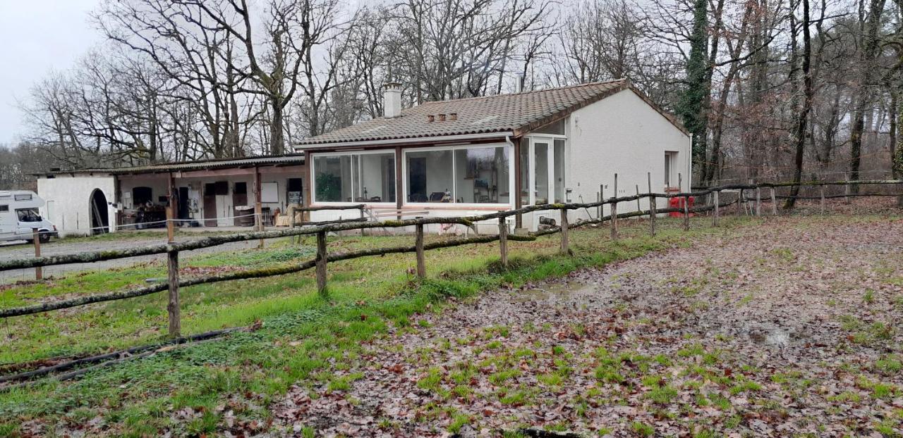 Vila Ferme Equestre Des Abrons Pailloles Exteriér fotografie
